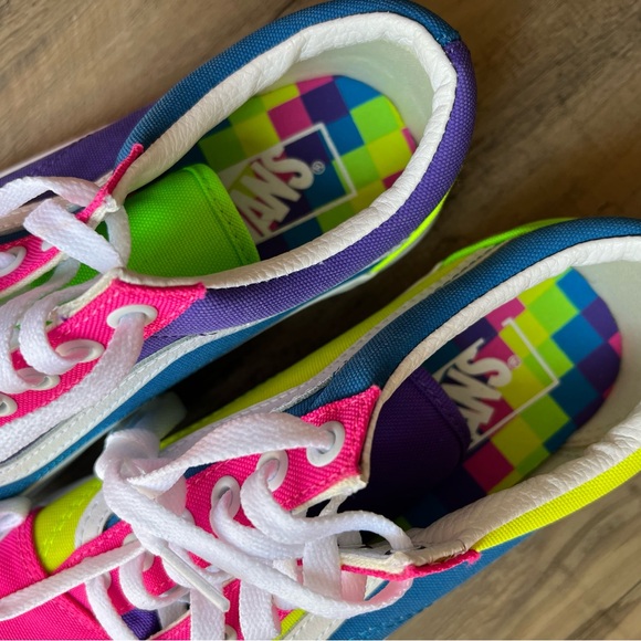 Vans - Picture 3 of 8